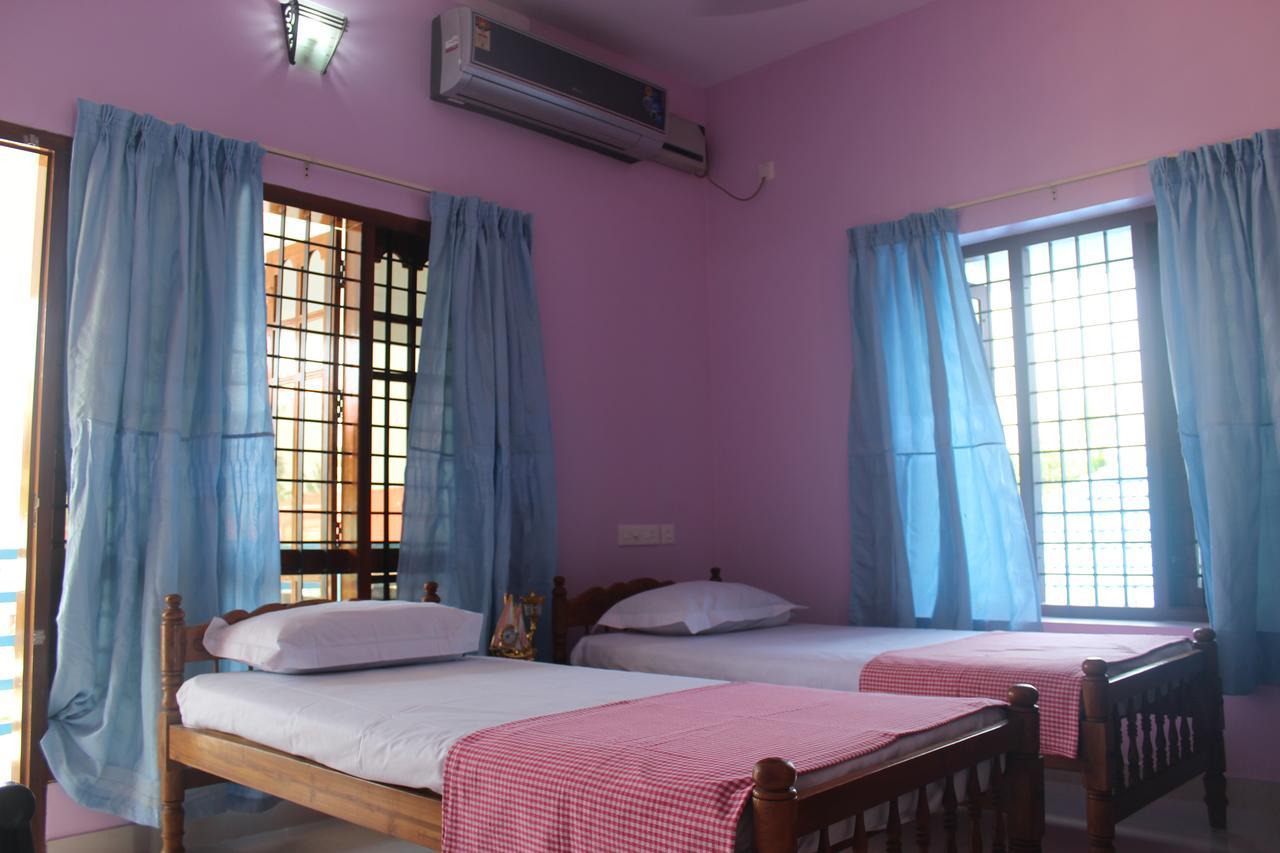 Puthenchirayil Homestay Thiruvananthapuram Extérieur photo