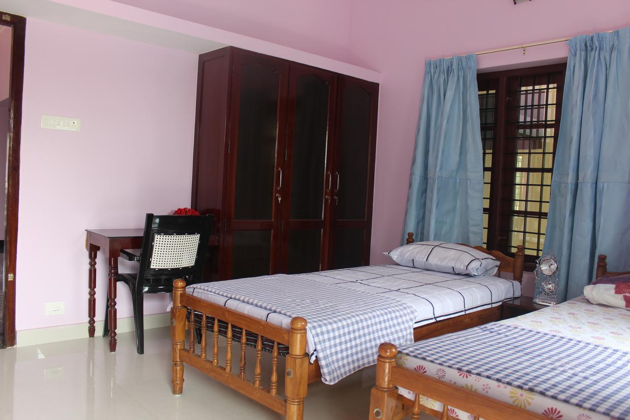 Puthenchirayil Homestay Thiruvananthapuram Extérieur photo
