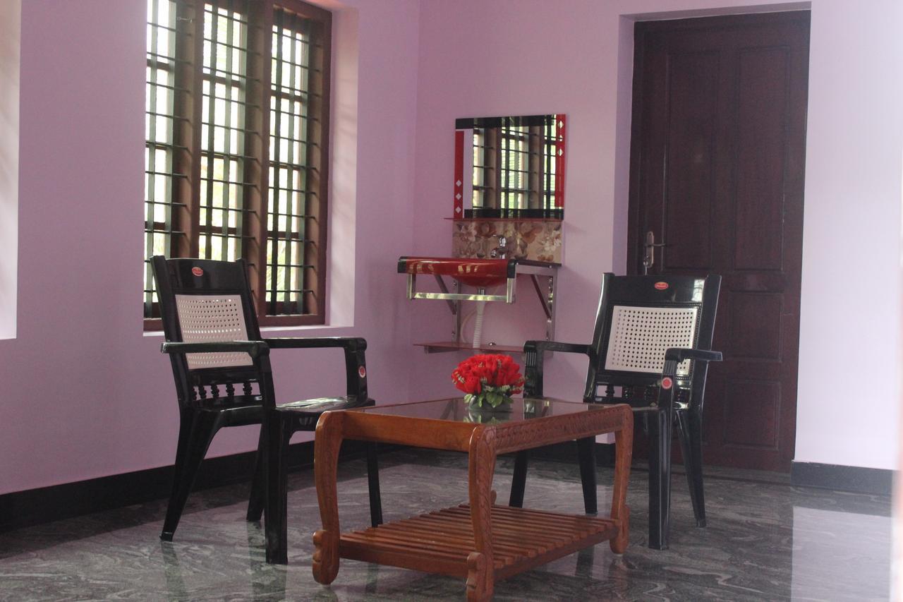 Puthenchirayil Homestay Thiruvananthapuram Extérieur photo