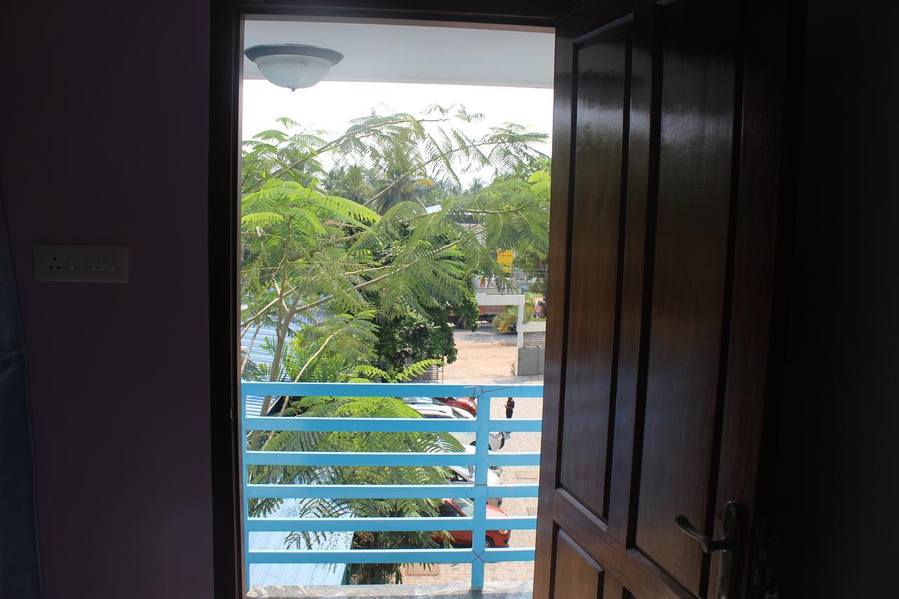 Puthenchirayil Homestay Thiruvananthapuram Extérieur photo