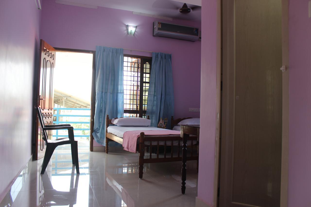 Puthenchirayil Homestay Thiruvananthapuram Extérieur photo